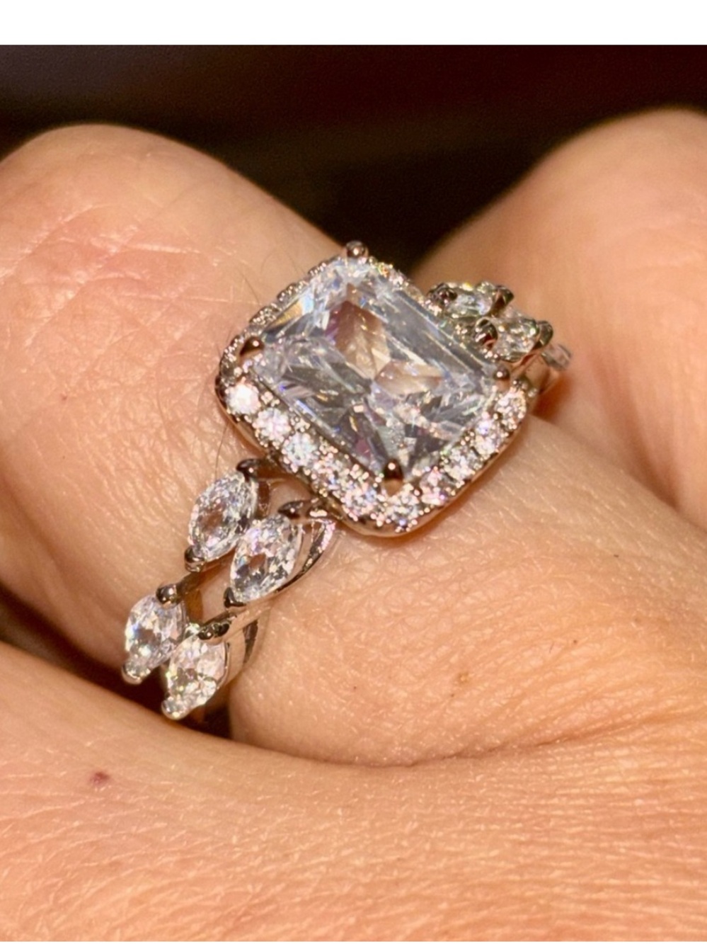 FirmPrice please 🙏 Halo  Ring with Leaf Accent  size 9